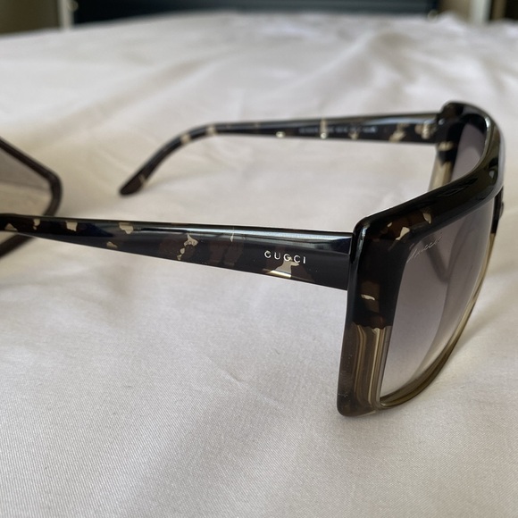 Gucci GG3532 Grey Tortoise and Clear Sunglasses and Case - Picture 2 of 8